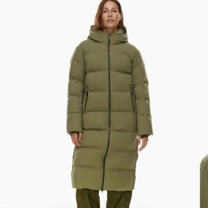 ARITZIA. The Super Puff₂O™ Long. Rainstop. Army Green. Small